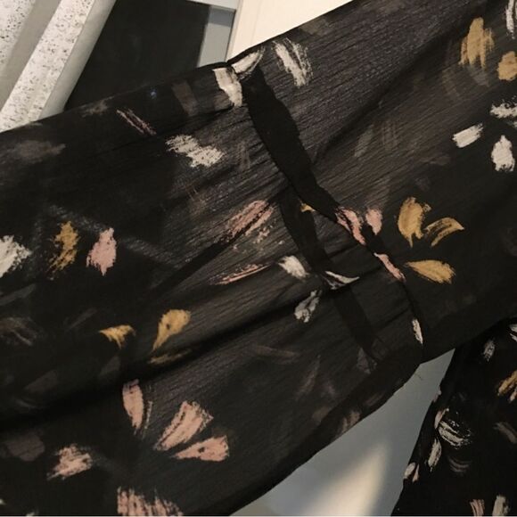 APT 9 Brush stroke design sheer sleeve chiffon top! IN BLACK NOT RED - Picture 4 of 9